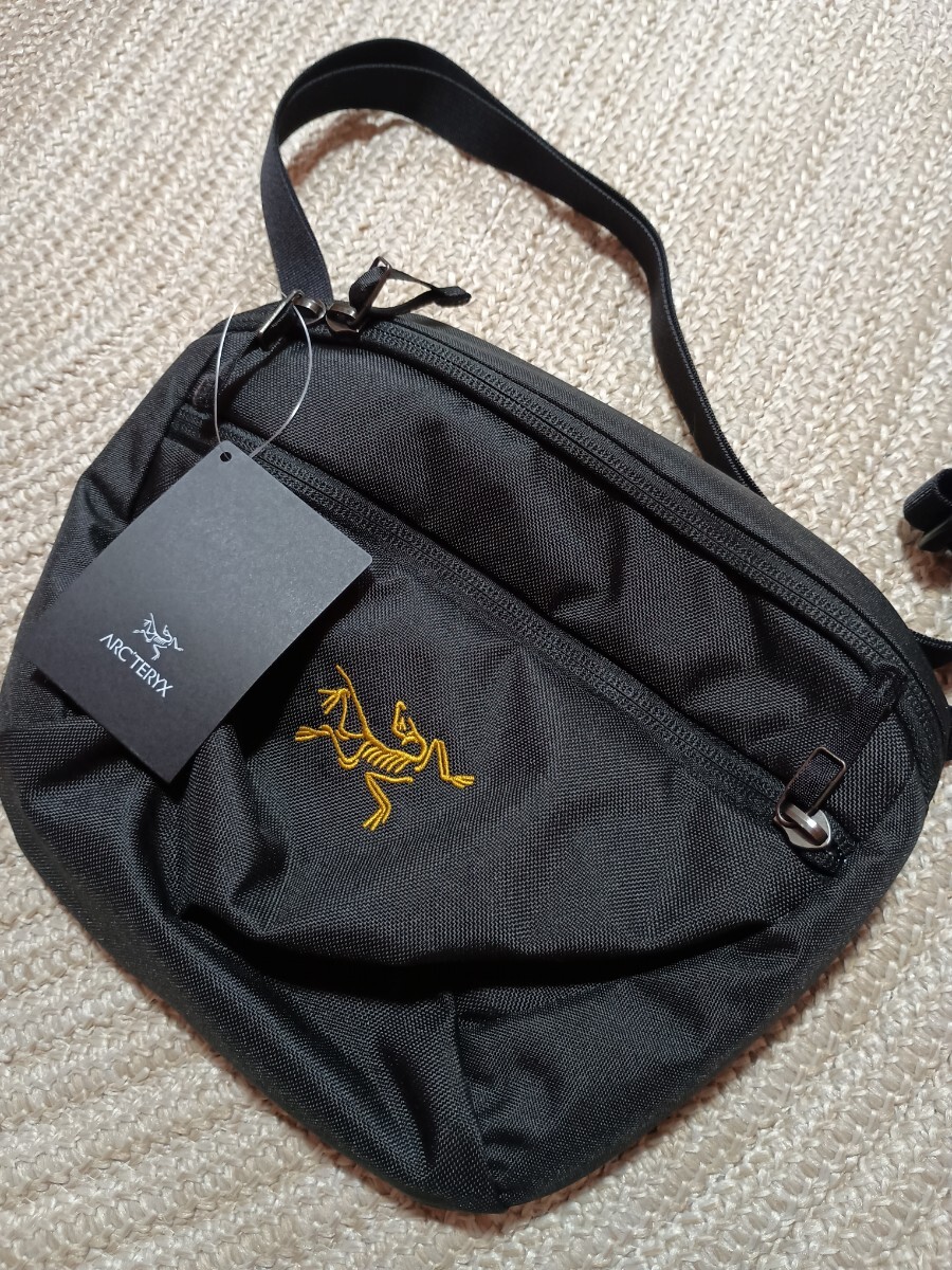 新品 未使用 アークテリクス マンティス 2 ブラック ゴールド 黒 金 ARC'TERYX ショルダーバッグ ウエストポーチ MANTIS 2.5L 国内正規品拍卖