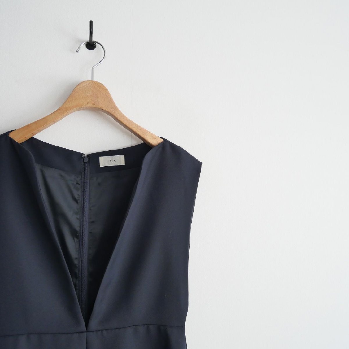 2023 / 未使用 / IENA イエナ / &NAVY カーブネックワンピース 38 / 23040900978010 / 2303-0296拍卖