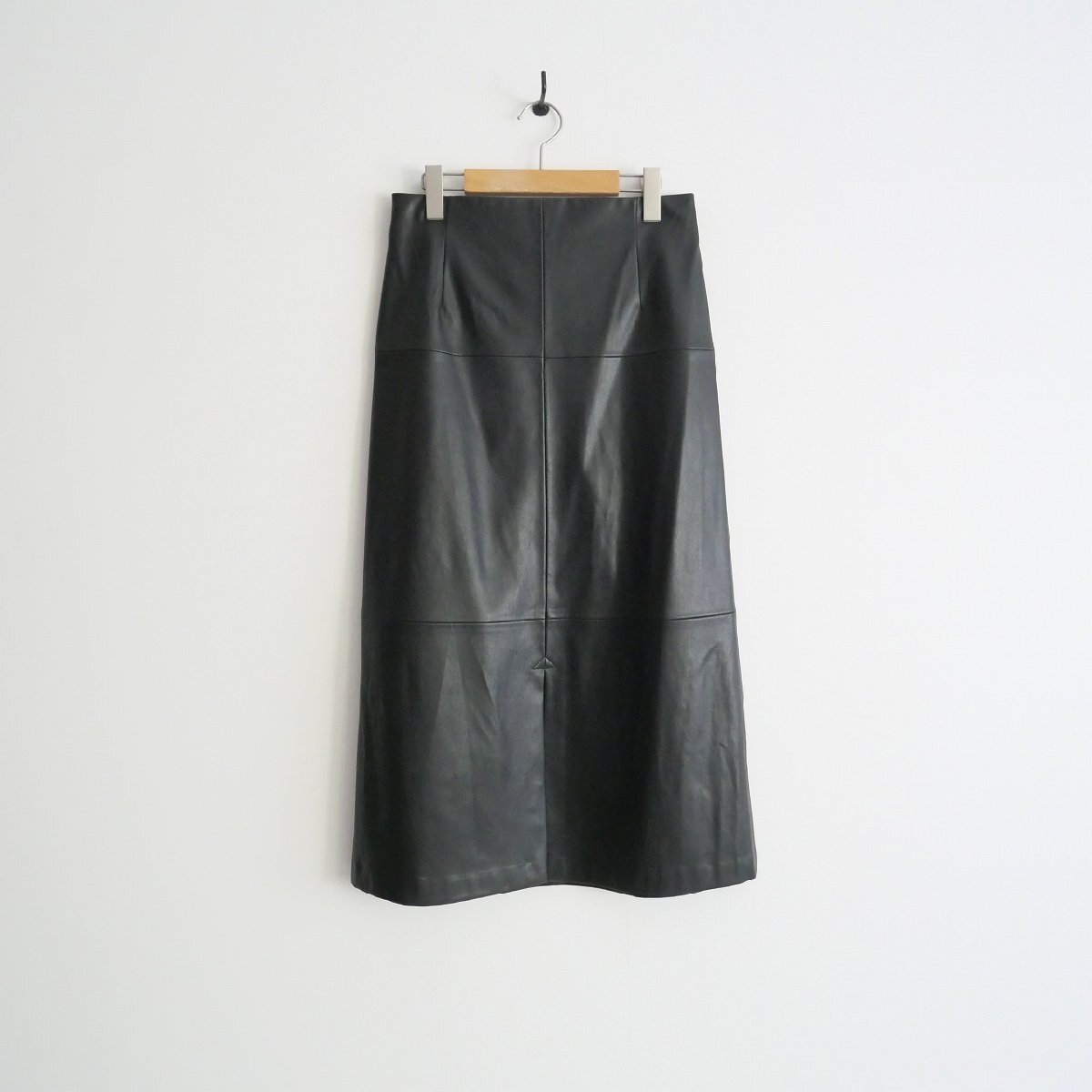 2023 / 未使用 / Room no.8 ルームエイト / フェイクレザーフレアスカート 3 / R8K-50-8701 / 2305-0159拍卖