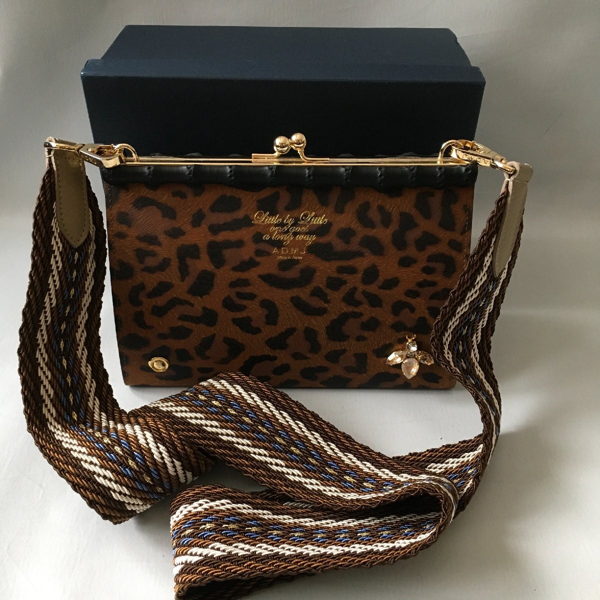 即決 新品 ADMJ A.D.M.J アクセソワ ヘアカーフ型押し レオパード&ザ・ビー ショルダー バッグ TM拍卖