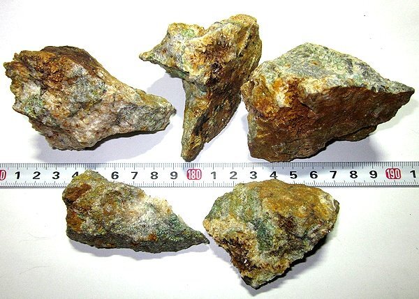 日本の鉱物 長野県金鶏鉱山の鉱石/水晶、含クロム白雲母 5個セット約591g拍卖