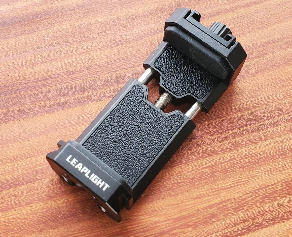 LYA1-BK 全アルミ合金製 スマホホルダースタンド ねじ固定式傷防止三脚用水平器付き 1/4ネジ穴×4 コールドシュー×2 拡張性高 送料180円拍卖