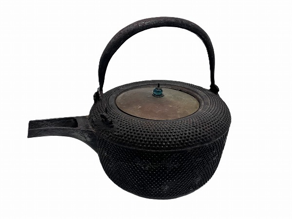 鉄瓶 茶道具 サイズ:高さ 取っ手込み約20㎝ 重さ 約1563g 直径 約10㎝ 骨董品 コレクター放出品拍卖