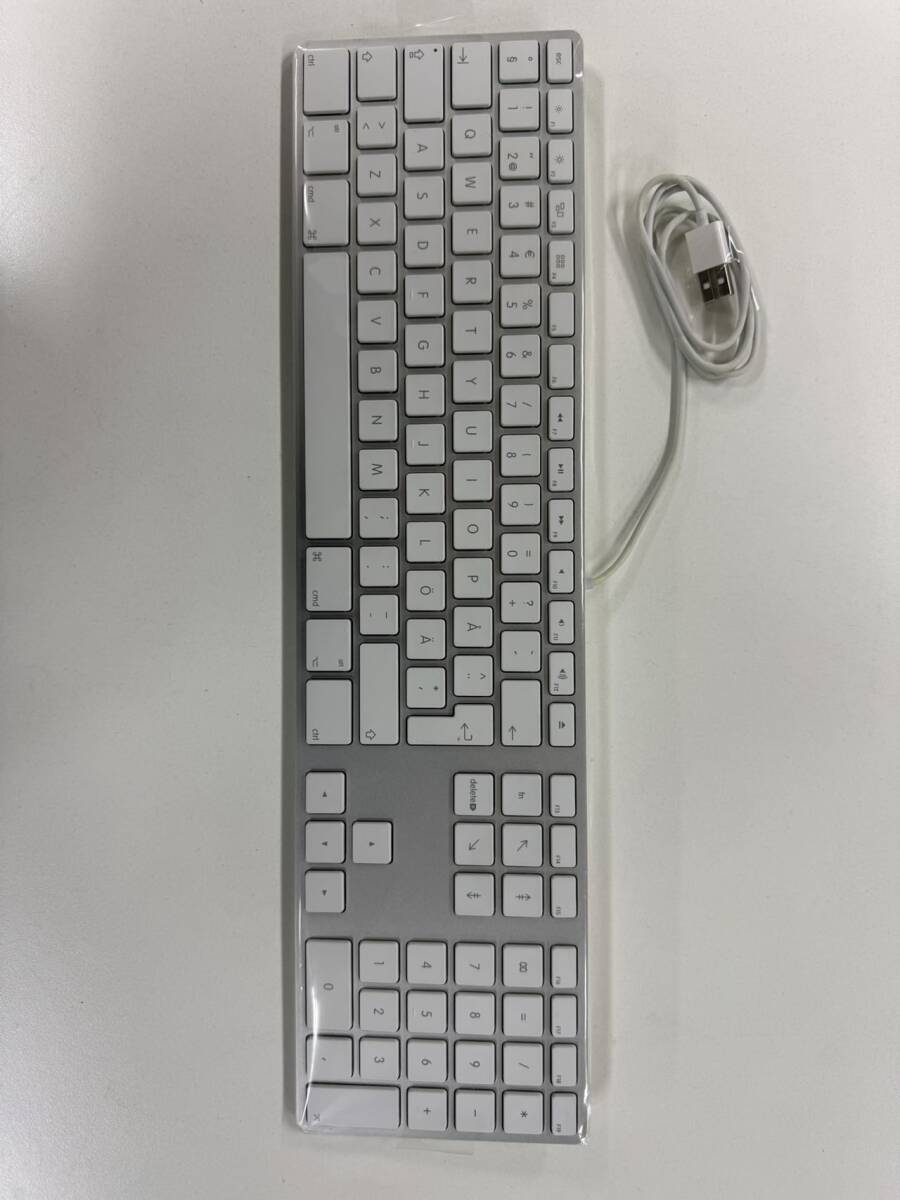新品 箱なし Apple A1243 純正 USB 有線 キーボード 【UK英語 (スウェーデン・フィンランド)】 ISO配列 同梱可能拍卖