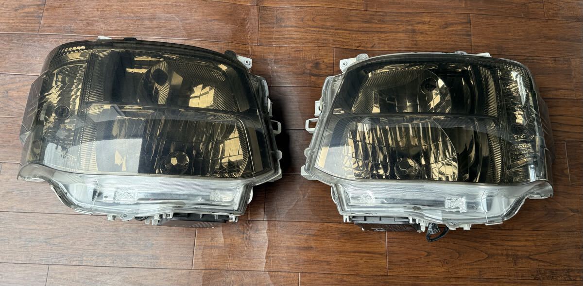トヨタ 純正 26-129 KOITO製 65刻印 コイト 200系 ハイエース 3型 キセノン スモーク ヘッドライト 左右セット PH25103001拍卖