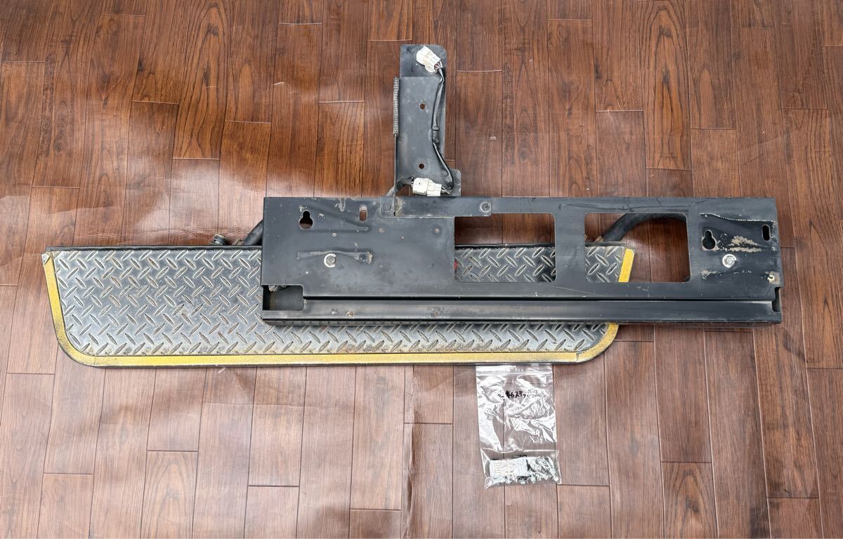 200系 ハイエース ウェルキャブ サイド 電動格納式ステップ 福祉車両 補助 DS25100701拍卖