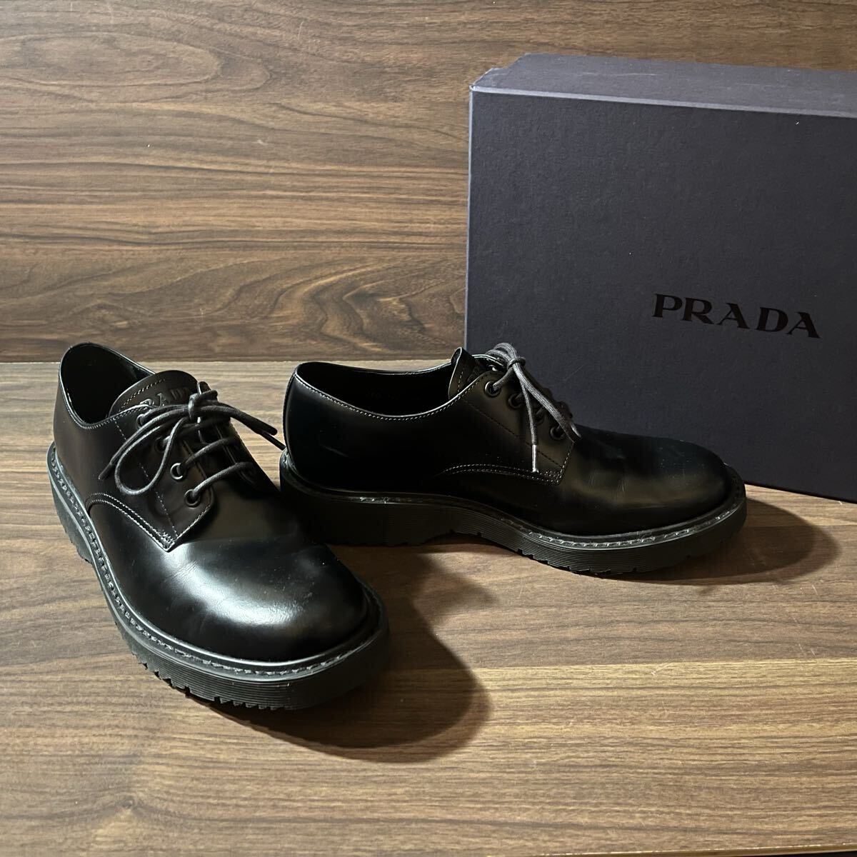 【美品】25.5cm PRADA CALZATURE UOMO SPAZZOLATO ROIS NERO 6.5 プラダ レースアップレザー ローファー 箱付拍卖
