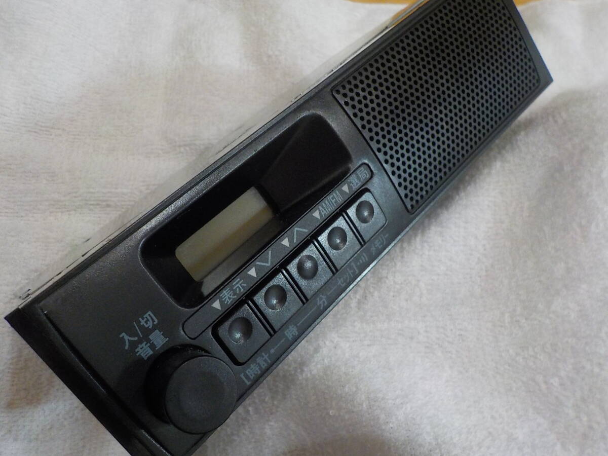 送料別 ダイハツ純正ラジオ ハイゼット AM/FM スピーカー内臓チューナー 2025年9月 新車取り外し 品番 86120 B2040 安心の即決拍卖