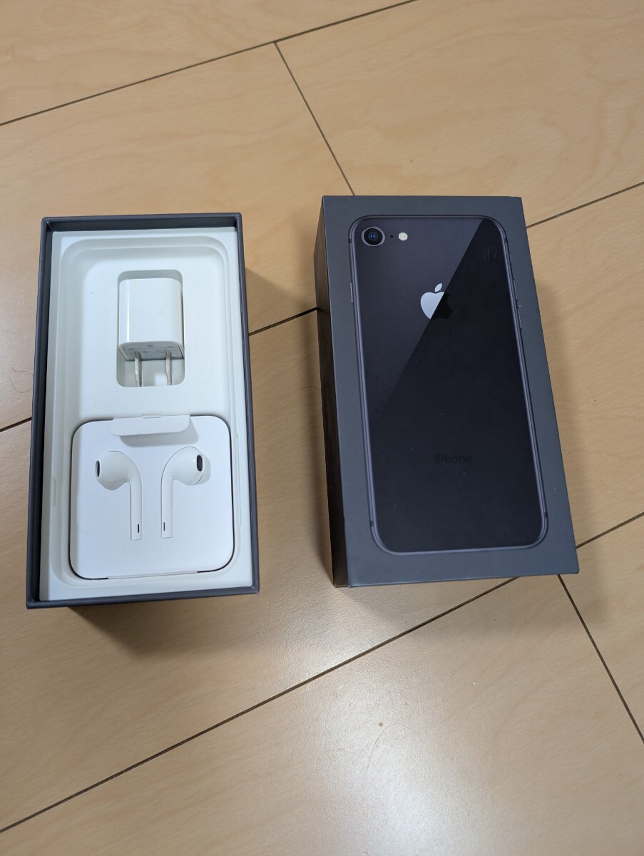iPhone8 箱+純正充電器+純正イヤホン拍卖