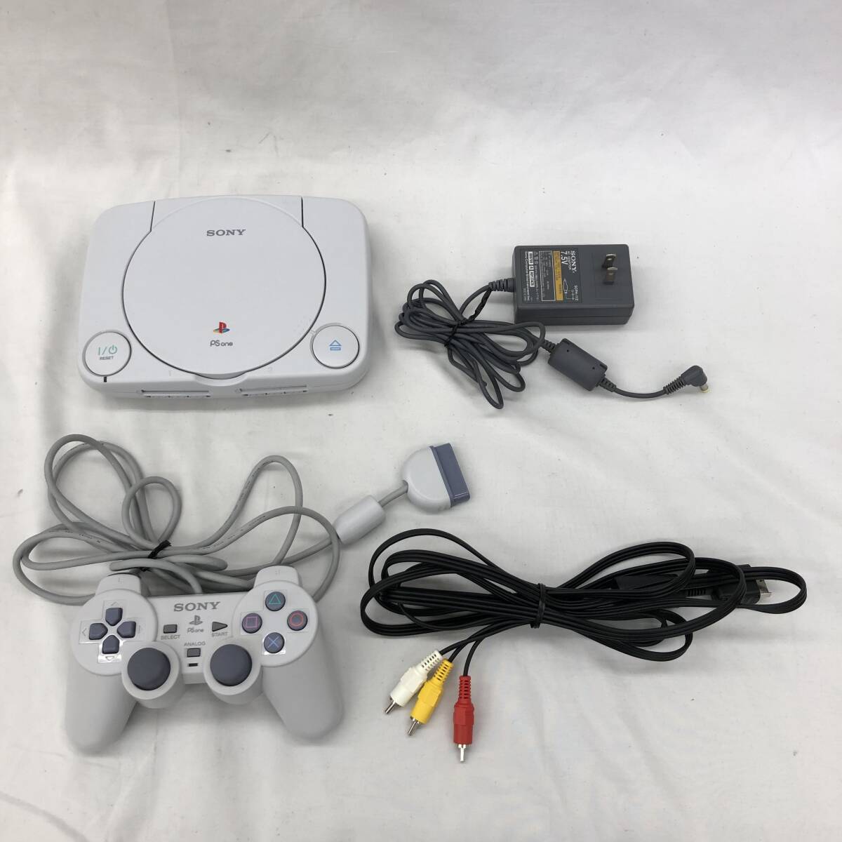 ◆【中古】SONY ソニー PS one SCPH-100 本体/コントローラー/ACアダプター/AVケーブル◆H103101拍卖