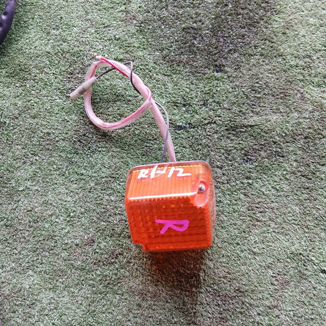 クボタ コンバイン R1-12 右 ウィンカー 割れ欠け無し 倉庫内保管 汎用 流用 トラクター拍卖