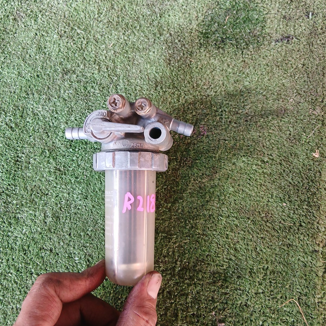 クボタ コンバイン R218S 燃料フィルター ディーゼル 軽油 燃料 フィルター コック 倉庫内保管拍卖