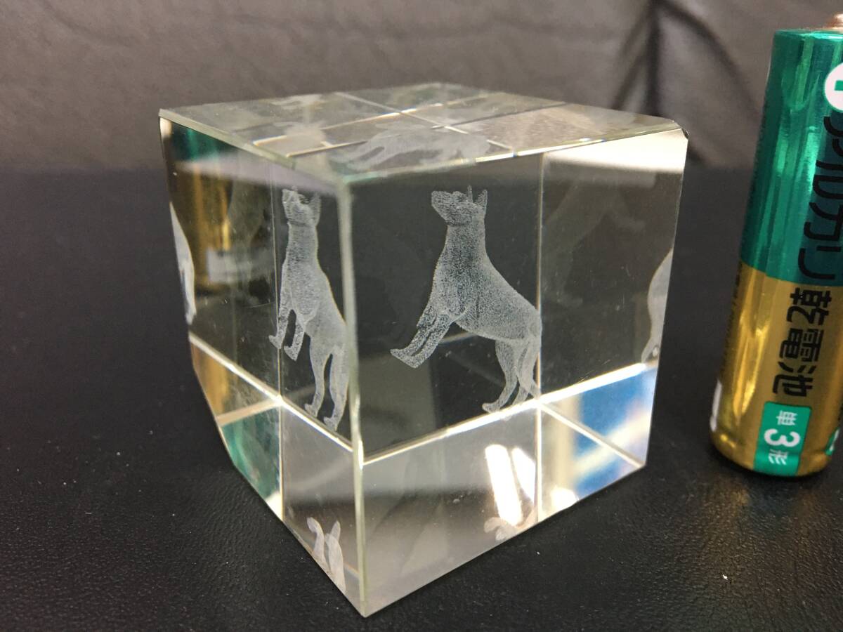 柴犬?「 クリスタルガラス 犬 ペーパーウエイト 」(4Cm方形) 置物 文鎮 珍品 ドッグ ホログラム風 (ハロー袋保管)拍卖