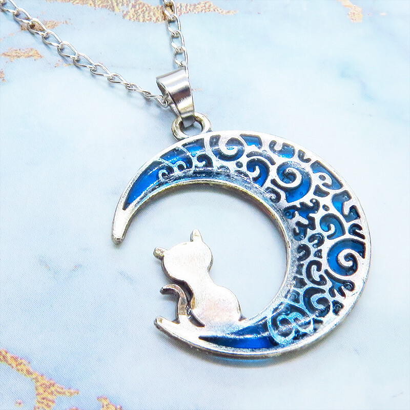 シルバカラー ブルームーン 猫が座る三日月チャームのネックレス 長さ調整可 ステンレス可拍卖