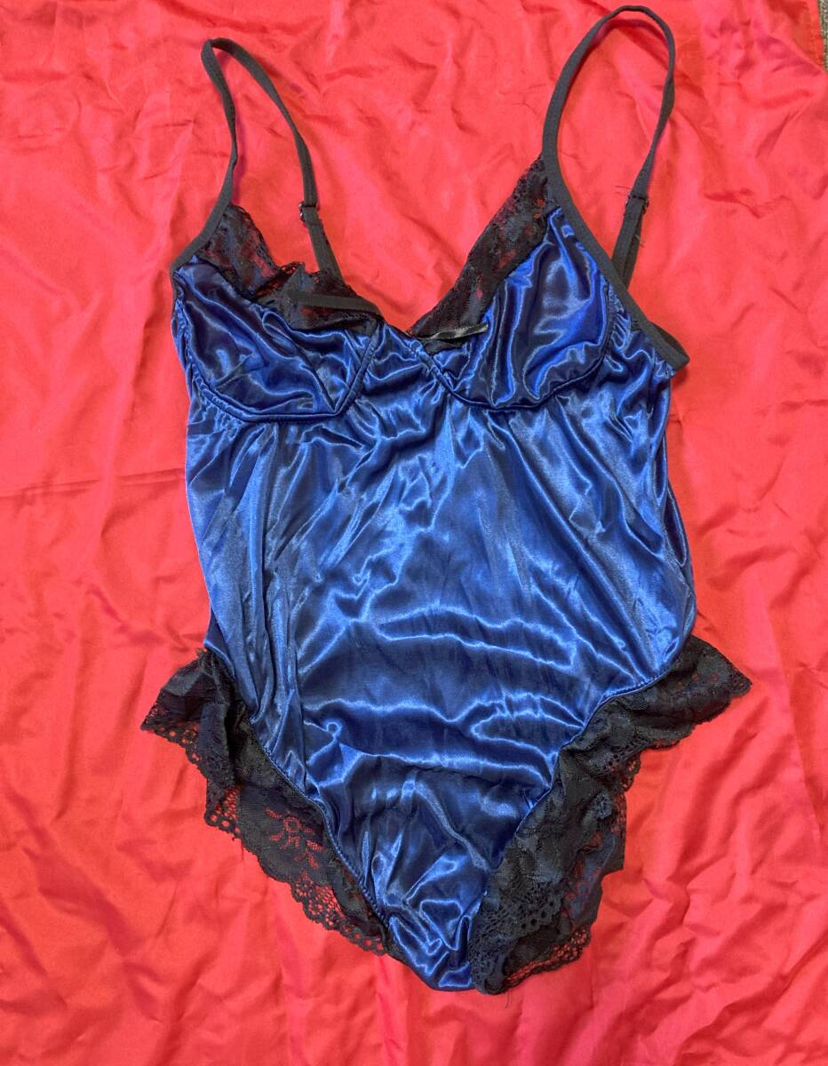 Lサイズ紺色 肩ショルダータイプ テディフリルレース付きクローズクロッチ ボディスーツ サテン光沢 つるつる薄手のお品 ナイロン拍卖