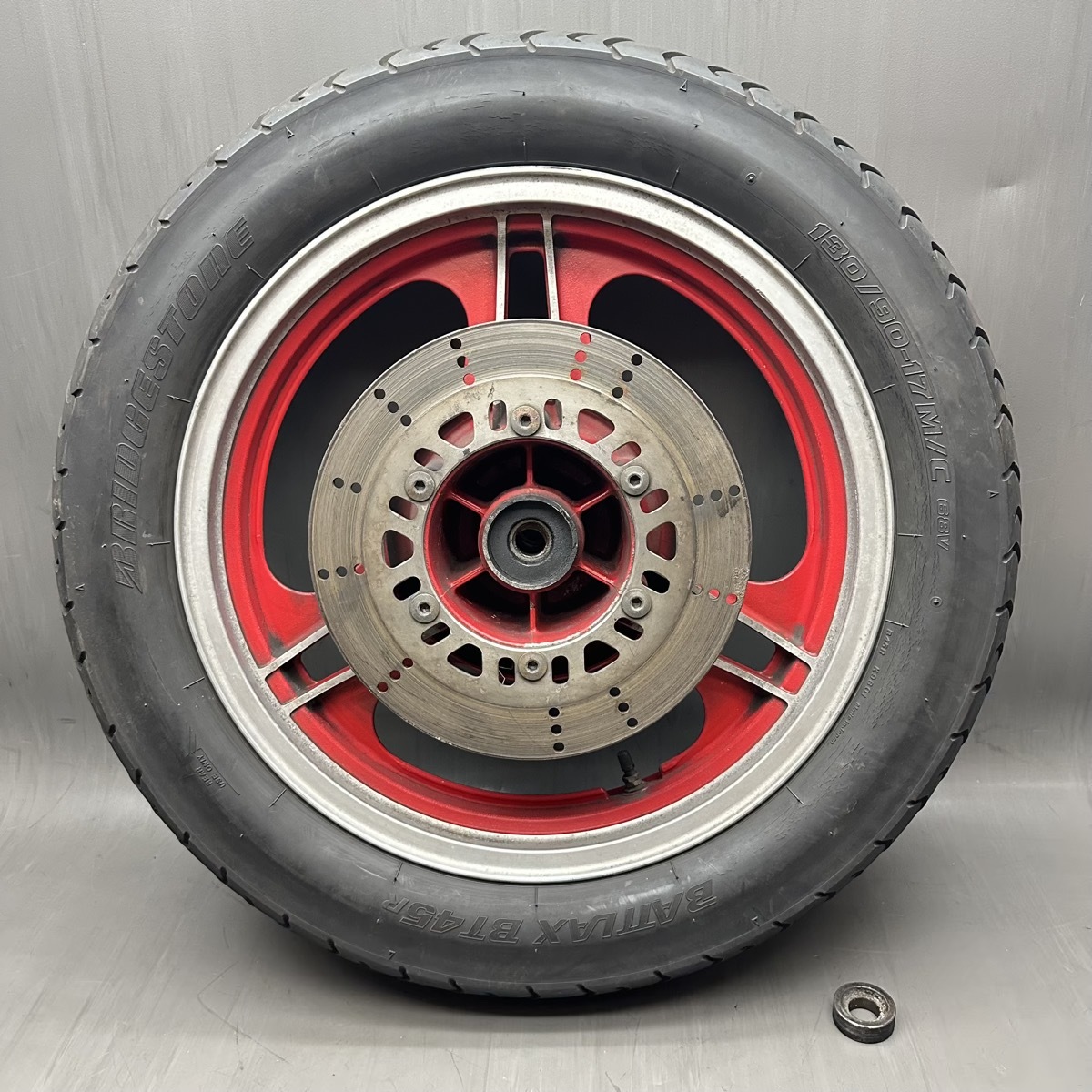 ★カワサキ GPZ400 純正 リアホイール 17×3.00 R-1136 ブレーキディスク/カラー付き GPZ400F/GPZ1100 250811BKO504拍卖