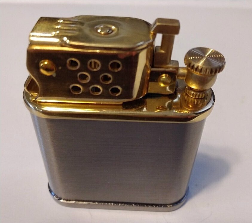 シルバー&ゴールドオイルライター スクロール安全ロック ワンプッシュアクション 素晴しいデザイン 新品 世界中で大人気 国内発送拍卖