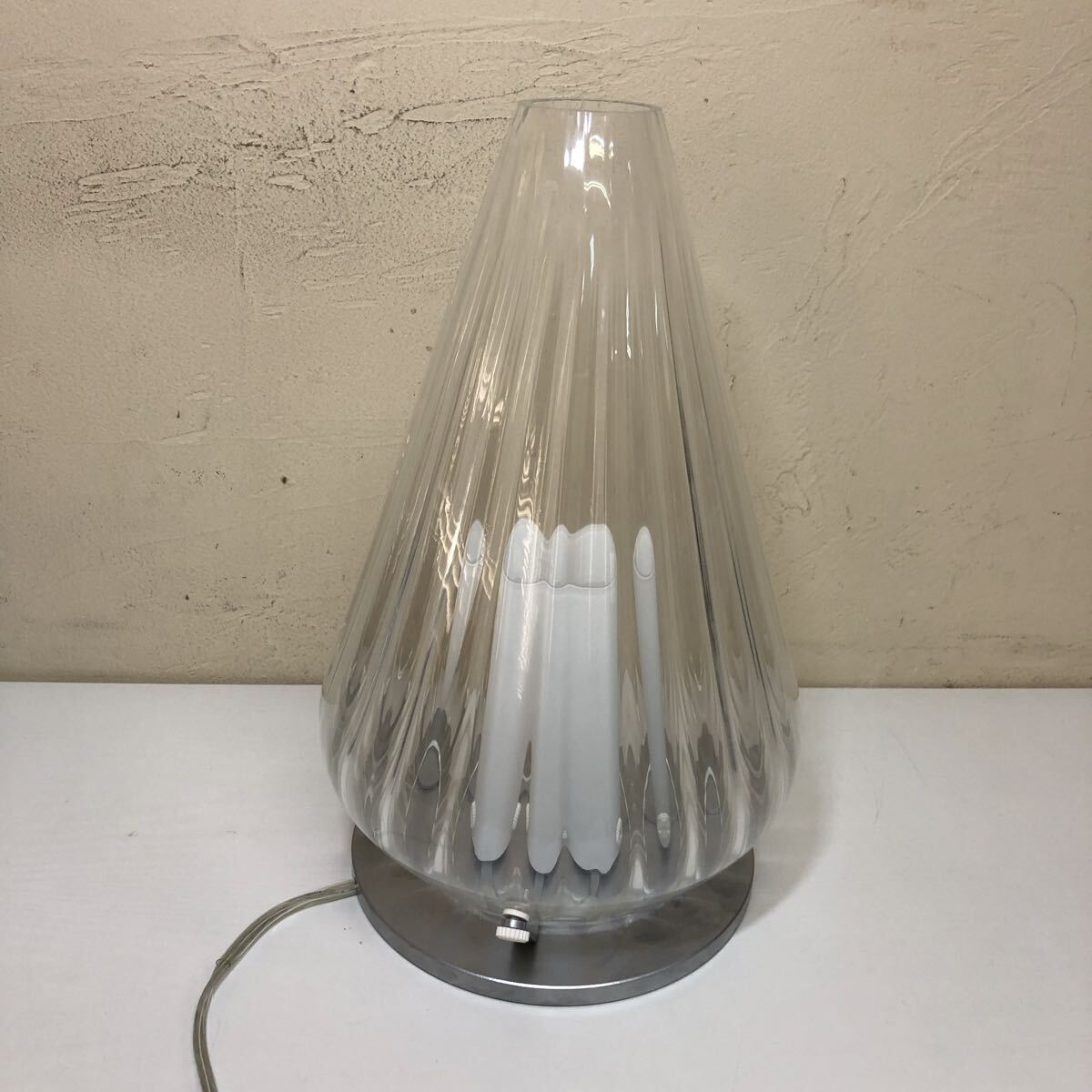 & 照明 照明器具 LED照明器具 XRF3023C テーブルランプ スタンドライト ガラス インテリア アンティーク 2016年製 高さ約35cm 通電確認済み拍卖