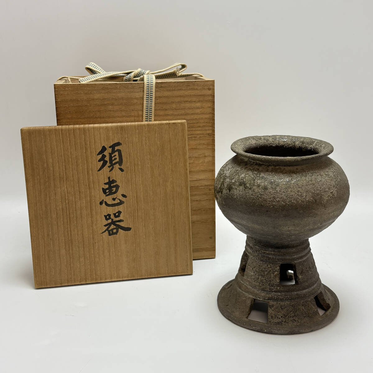■ 須恵器 自然釉 透かし足付小壺 ■直外極箱 発掘/出土品 251021003拍卖