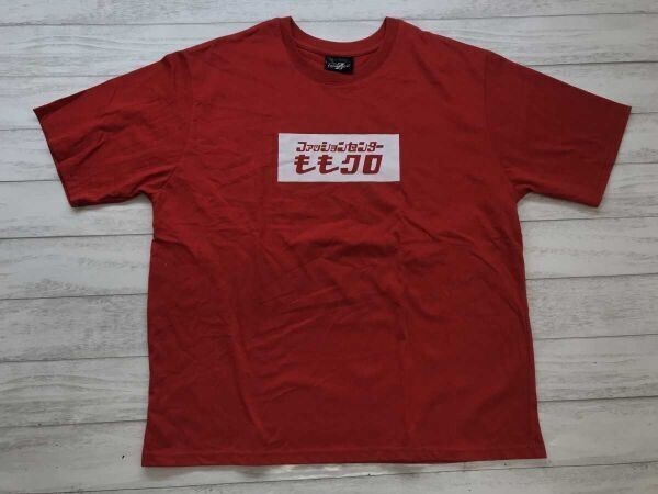 10周年 5thアルバム ももいろクローバーZ × しまむら ファッションセンターももクロ コラボ おもしろ ロゴ アイドル 半袖Tシャツ L 赤拍卖