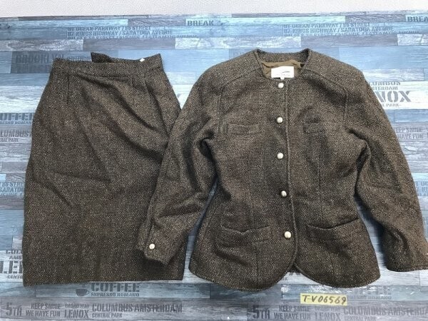 Algum (株)ワールド レディース ウール混 肩パッド ラメ入 ノーカラージャケット・スカート スーツ上下セットアップ 38 焦げ茶 イタリア製拍卖