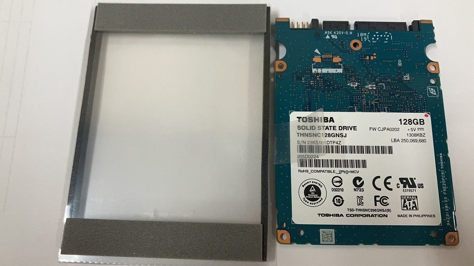 送料無料★TOSHIBA SSD 2.5インチ ノート用HDD SATA THNSNC128GNSJ 128GB HDDマウンター付★中古動作品拍卖