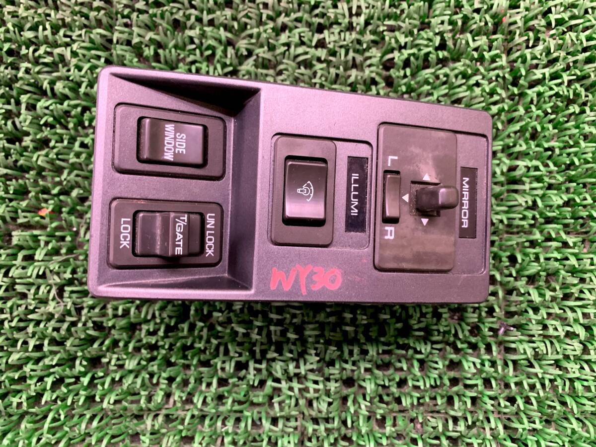 即決値段 動作OK 日産 グロリアワゴン WY30 ドアミラースイッチ ドアミラーSW ミラースイッチ拍卖