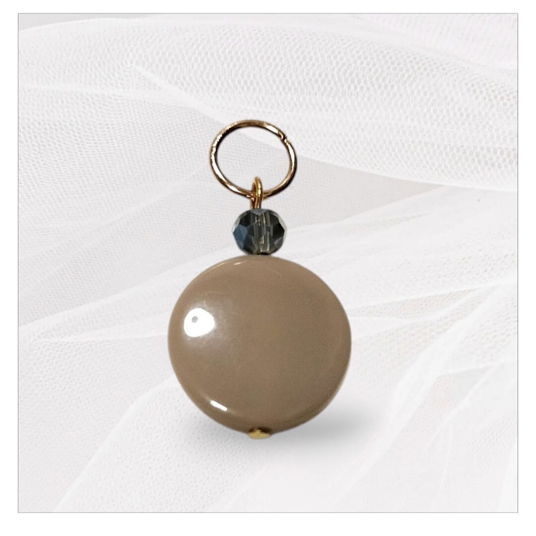 ベージュ アクリル 円形ペンダント ハンドメイド拍卖