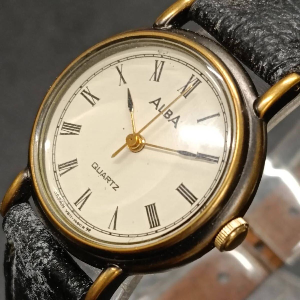 T282【レア】 SEIKO サイコー ALBA アルバ V811-0390 腕時計 クウォーツ 3針 白文字盤 デイト アナログ ヴィンテージ アクセ Y2K 80s拍卖