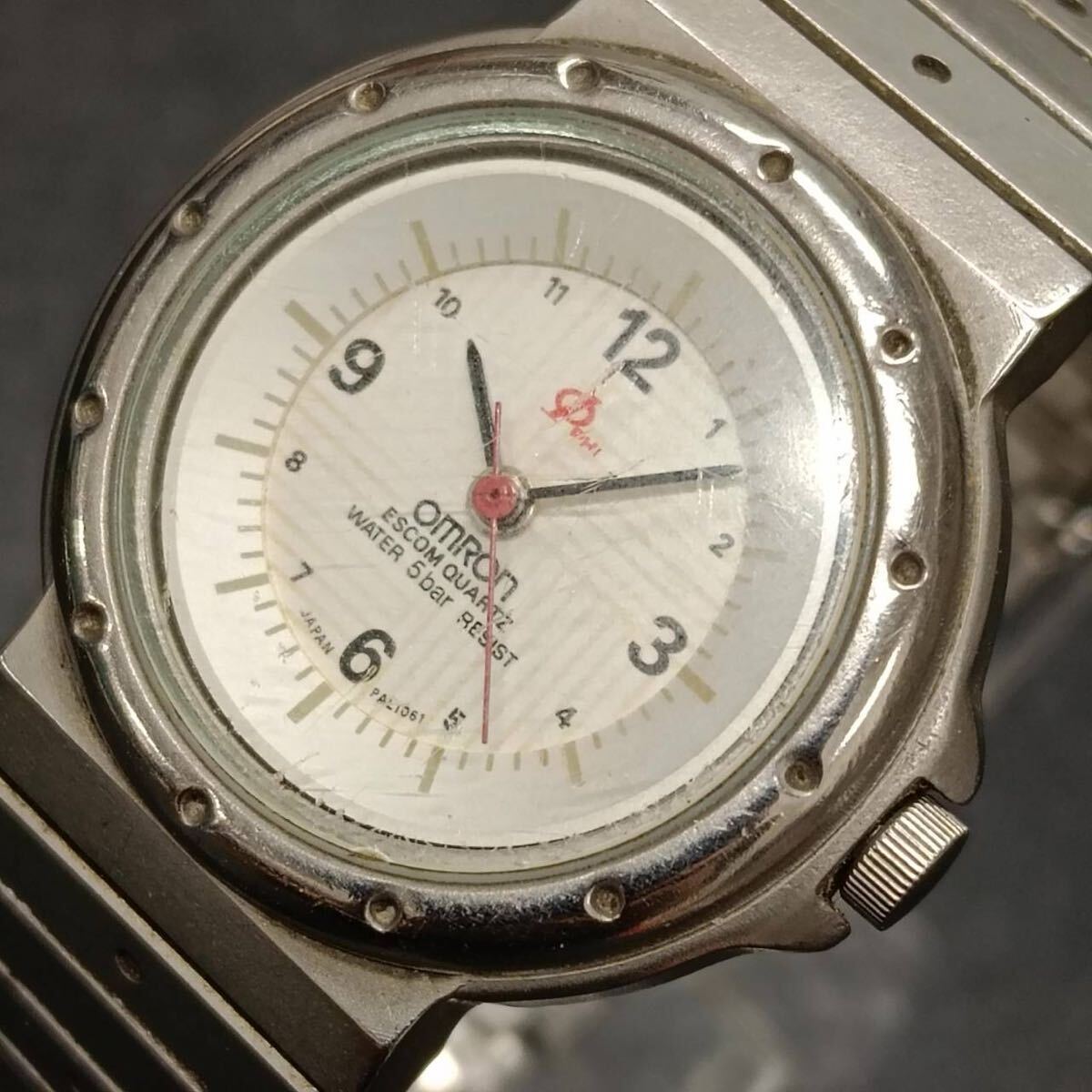 T284【レア】 omron オムロン 腕時計 クウォーツ 3針 白文字盤 デイト アナログ ヴィンテージ アクセサリー シルバー色 Y2K 80s拍卖
