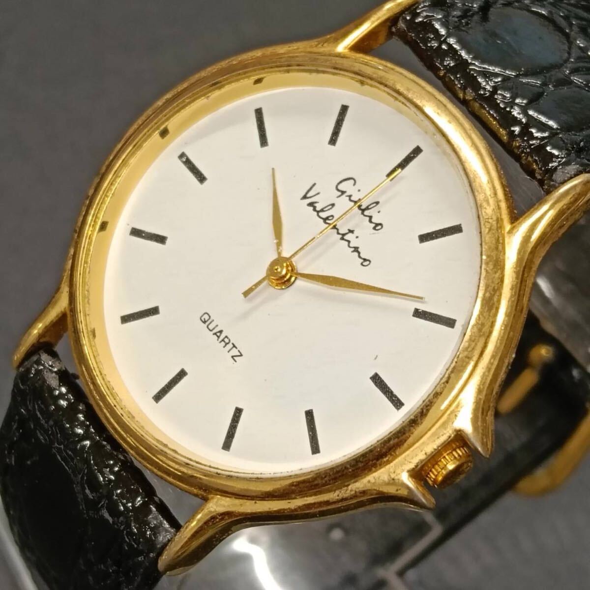 T92【レア】 Giulio Valentino ジュリオバレンティノ 腕時計 クウォーツ 3針 白文字盤 デイト アナログ ヴィンテージ ゴールド色 Y2K 80s拍卖