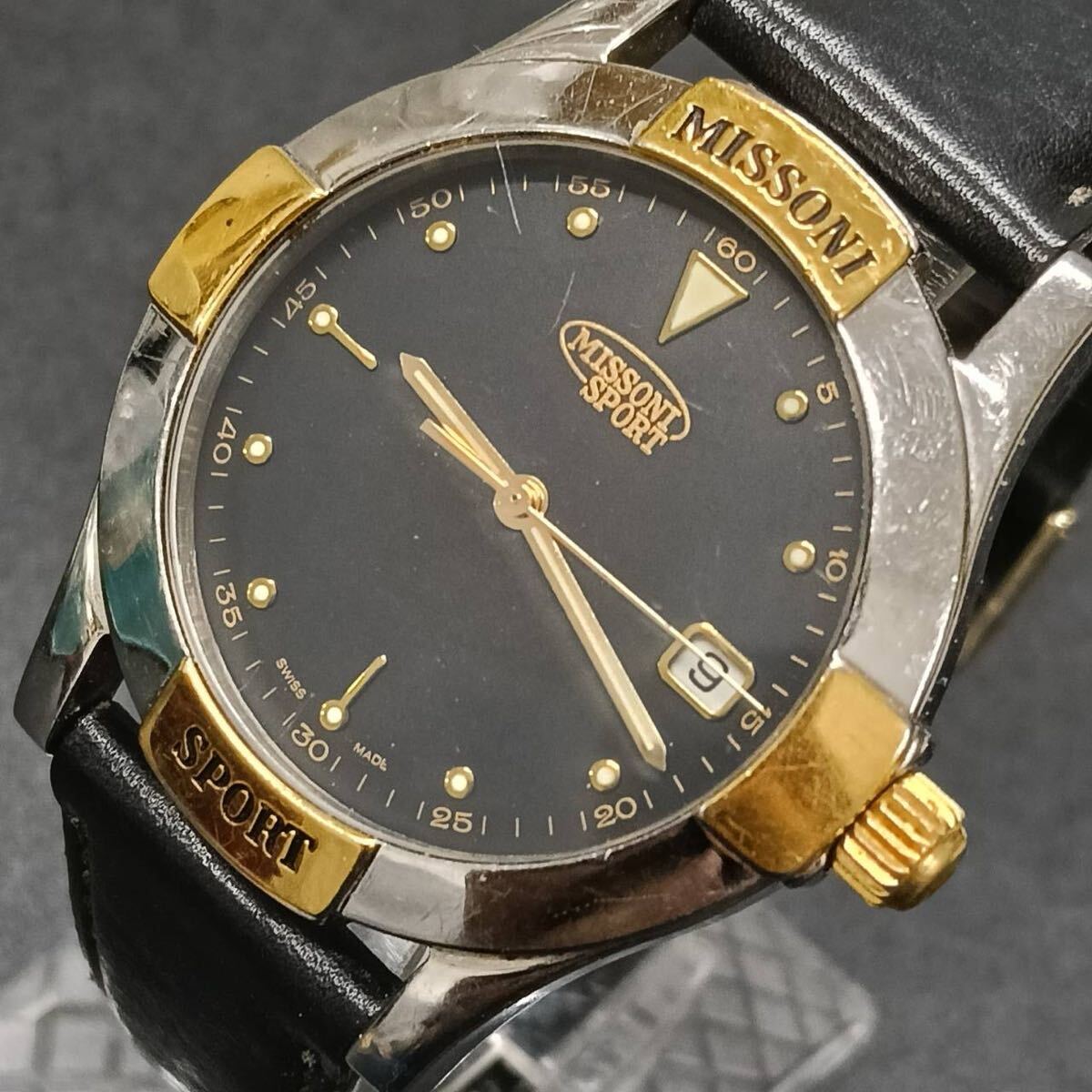 T204【スイス製】 MISSONI SPORT ミッソーニスポーツ 腕時計 クウォーツ 3針 黒文字盤 デイト アナログ ヴィンテージ ゴールド色 Y2K 80s拍卖