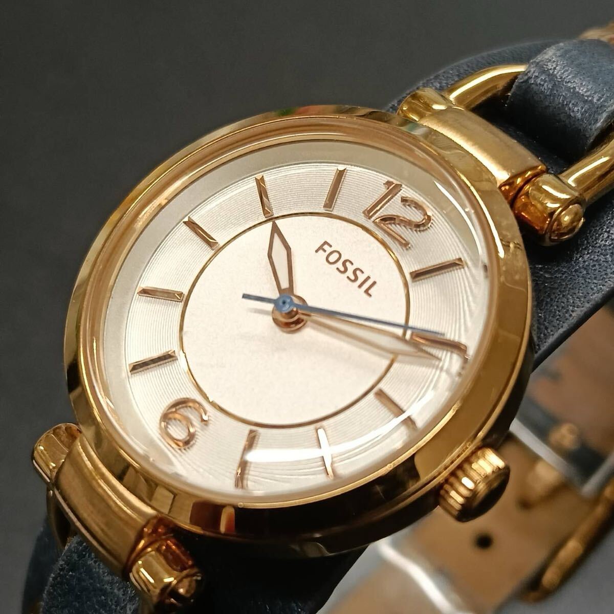 T68【レア】 fossil フォッシル 腕時計 クウォーツ 3針 白文字盤 デイト アナログ ヴィンテージ アクセサリー シルバー Y2K 80s拍卖
