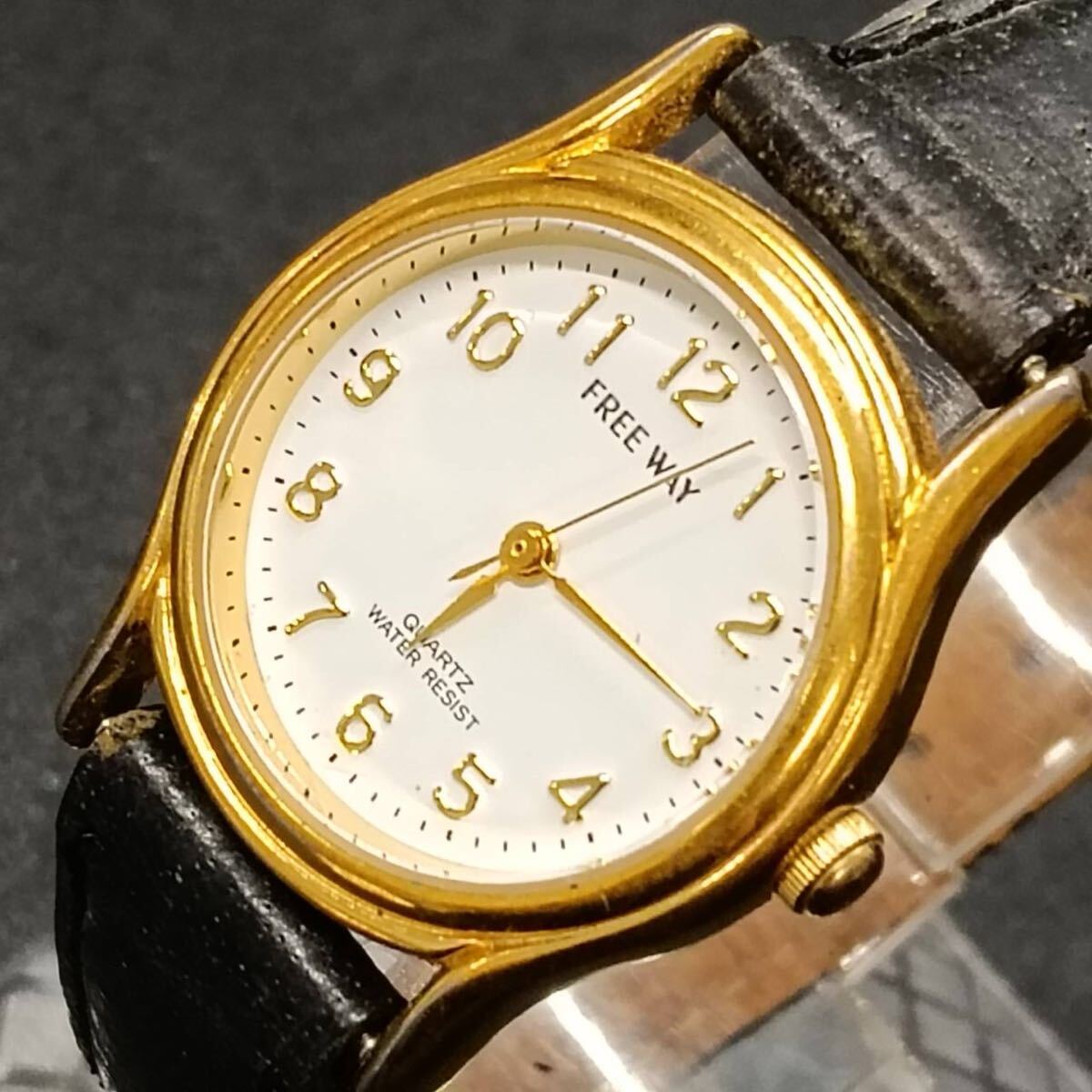 T243【レア】 free way フリーウェイ 腕時計 クウォーツ 3針 白文字盤 アナログ ヴィンテージ アクセサリー シルバー Y2K 80s拍卖