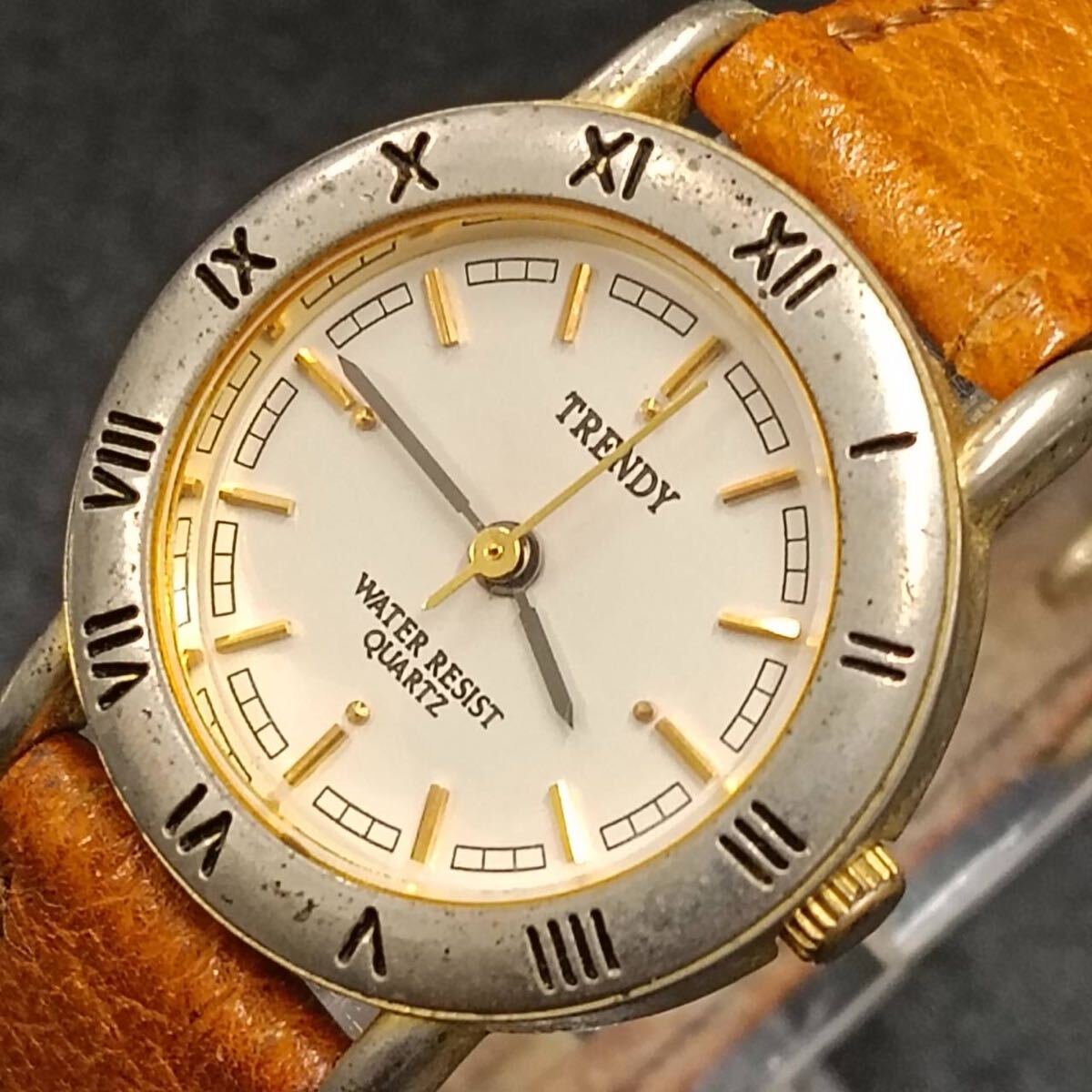 T140【レア】 TRENDY トレンディ 腕時計 クウォーツ 3針 白文字盤 アナログ ヴィンテージ アクセサリー シルバー色 Y2K 80s拍卖