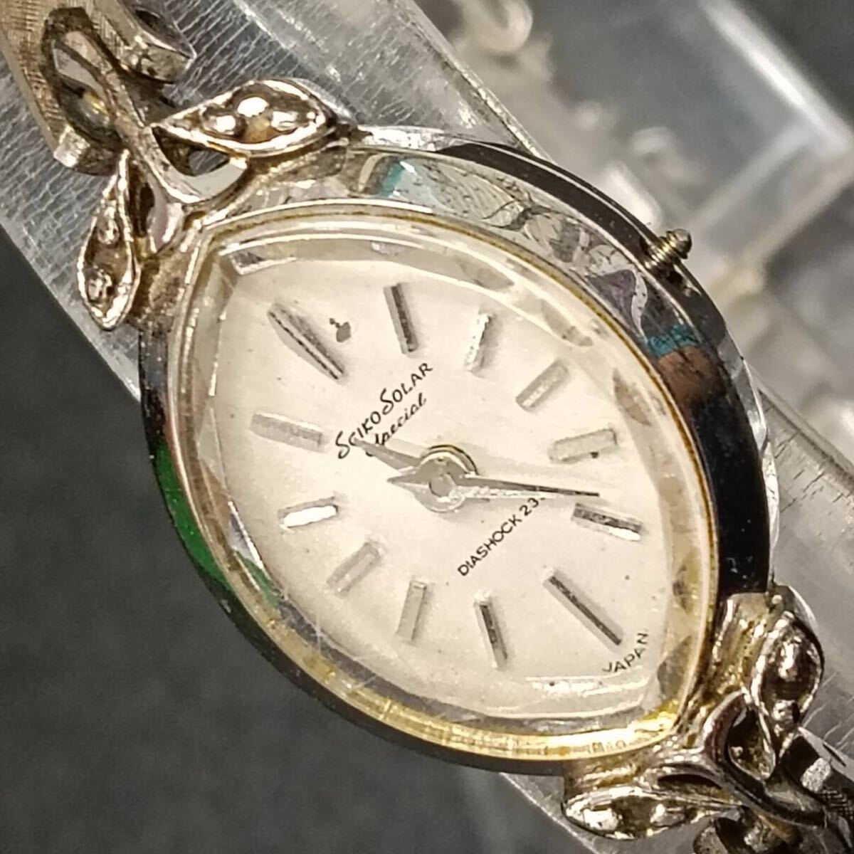 T322【レア】 SEIKO SOLAR セイコー ソーラー 1040-7050 腕時計 3針 銀色文字盤 アナログ ヴィンテージ アクセサリー シルバー色 Y2K 80s拍卖