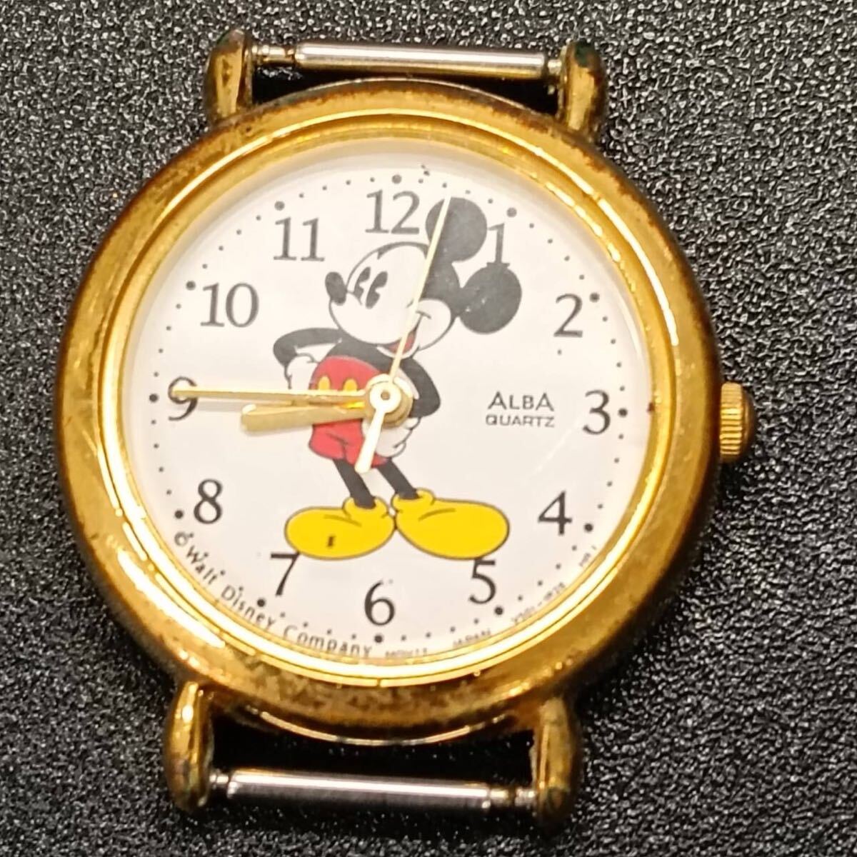 T300【レア】 SEIKO セイコー ALBA アルバ ミッキー 腕時計 V501-6N10 クウォーツ 3針 金色文字盤 デイト アナログ アクセ ゴール Y2K 80s拍卖
