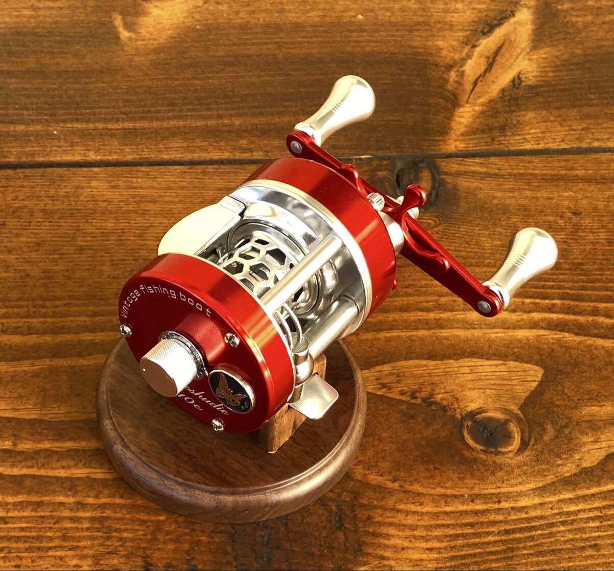 訳アリ 新品未使用 トラウト ベイトリール 丸型 レッド×シルバー 渓流釣り オールド風 丸型リール拍卖