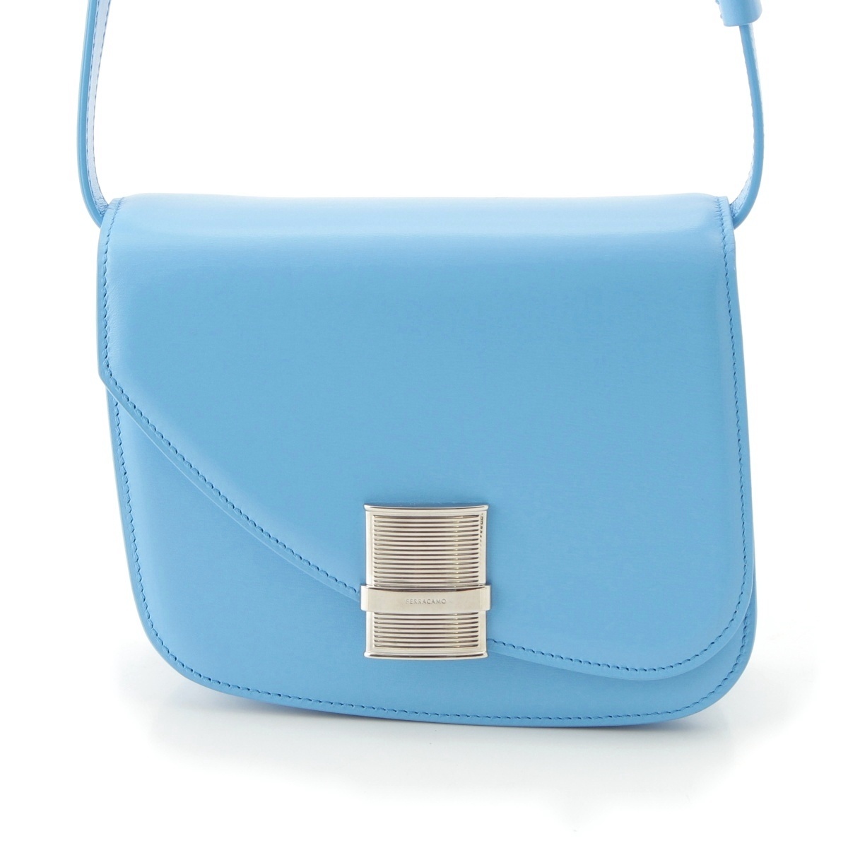 サルヴァトーレフェラガモ フィアンマ スモール レザー ショルダーバッグ ブルー【中古】拍卖