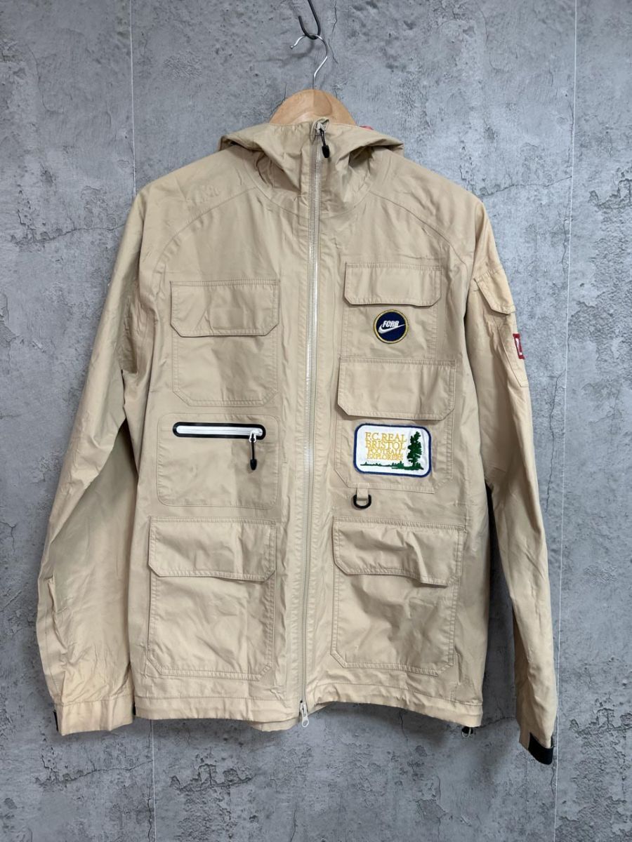 F.C.R.B. (F.C.Real Bristol) 止水ジップ 刺繍 パッチマウンテンパーカー プルオーバー sizeM/ベージュ ◆■ メンズ拍卖