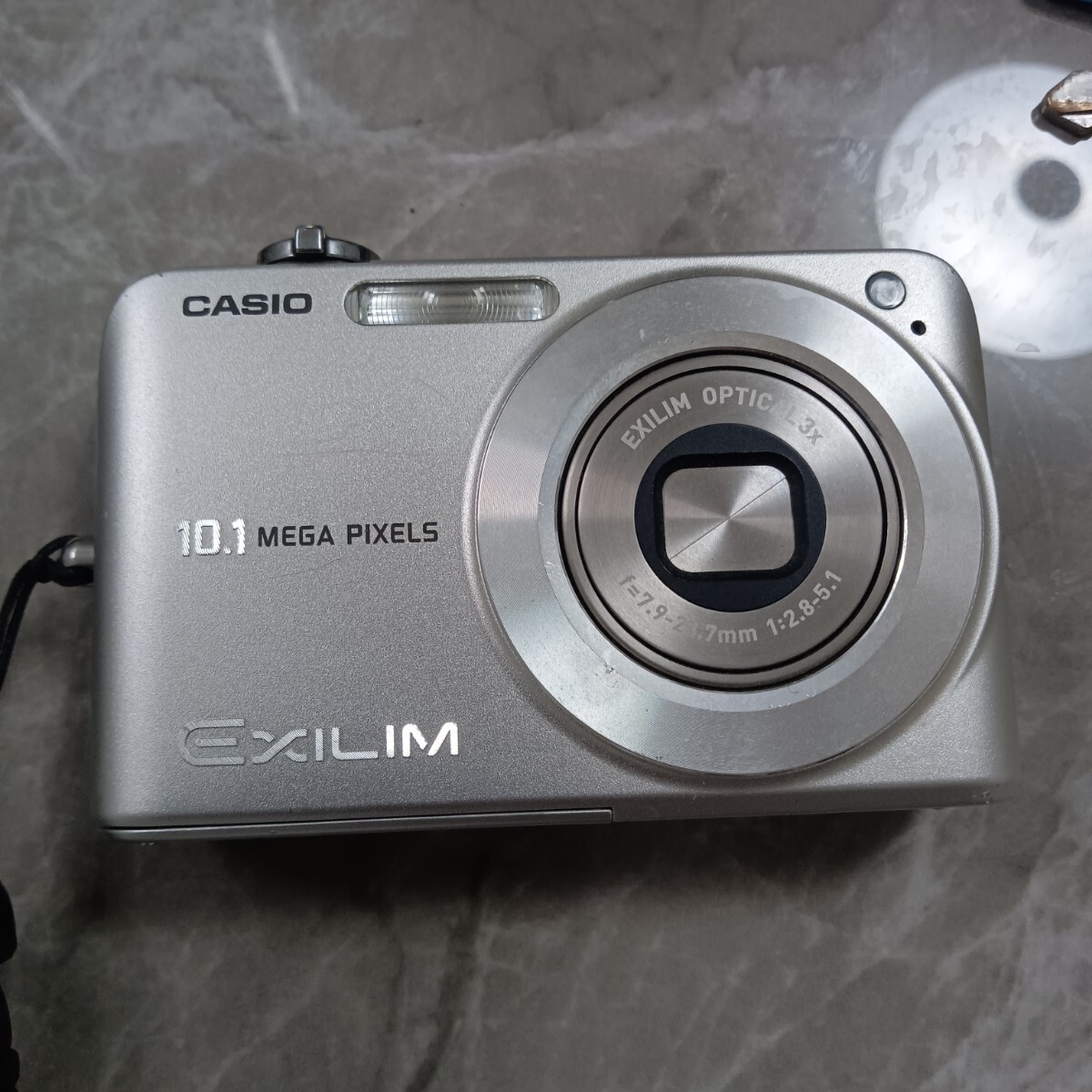 CASIO EXILIM EX-Z1050 デジタルカメラ 動作確認済 シルバー 充電器付き 1010万画素 カシオ コンパクトデジタルカメラ拍卖