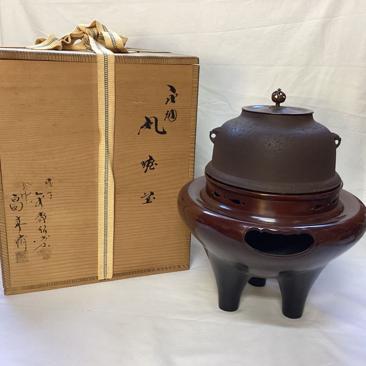 伝統工芸 工芸美術 鉄窯 茶釜 風炉釜 茶道具 茶道 金森紹栄 共箱付き 現状品お渡し 佐川急便140サイズ発送(兵庫県発)拍卖