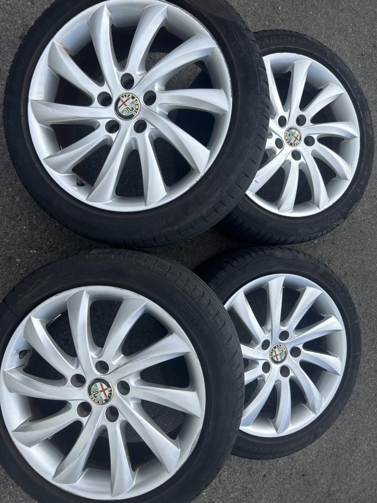 アルファロメオ純正 225/45R17 リム径225/45R17(F/R) リム幅7.5J(F/R) オフセット41(F/R) PCD 114.5(F/R) 5H ハブ径6.6(F/R)拍卖