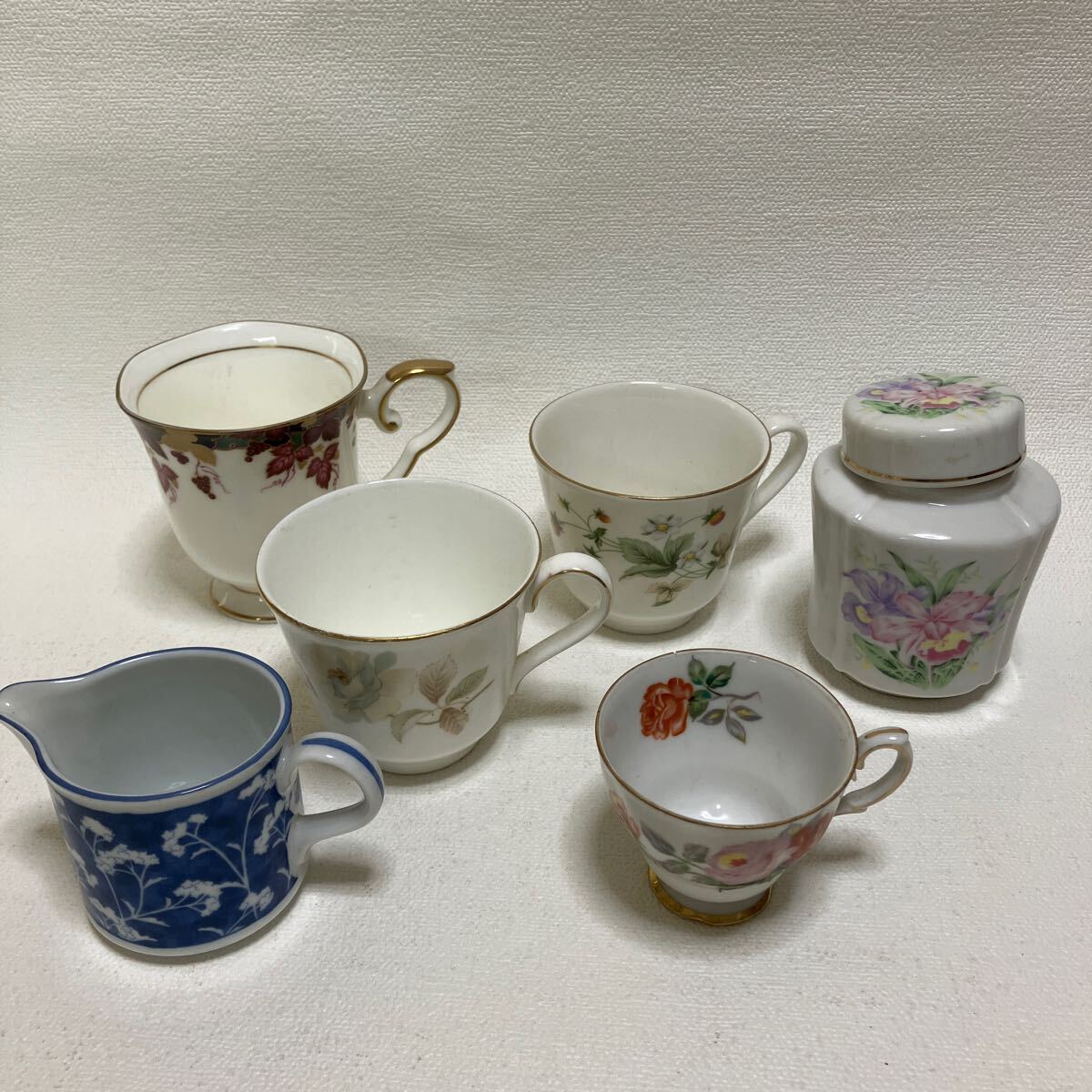 c95 80 食器 ティーカップ 紅茶の空瓶 マグカップ まとめて 洋食器 ノリタケ YADA CHINA メーカー色々 カケ有り 汚れ有り 拍卖