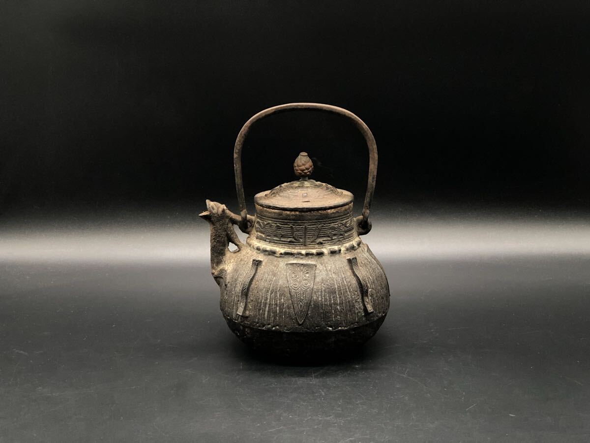 煎茶道具 時代物 古作 鉄瓶 釜師 小振 饕餮紋 獣口 小振 蔵六形 茶道具 800ml拍卖