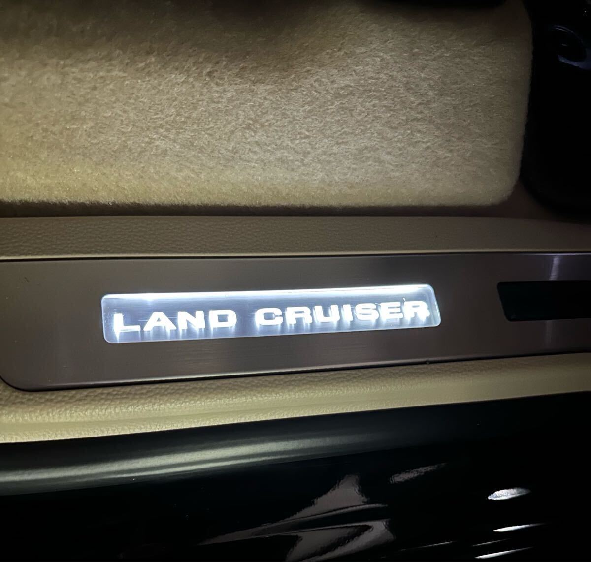 取付簡単 ランドクルーザー300 海外輸出用 イルミ付きスカッフプレート ブラック内装 フロント左右 ランクル300 モデリスタ JAOS拍卖