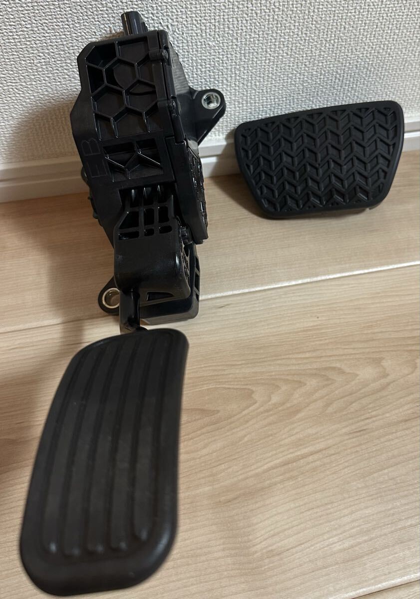 トヨタ ランドクルーザー300 純正 アクセルペダルユニット、ブレーキペダルカバーセット 新車時取り外し品拍卖