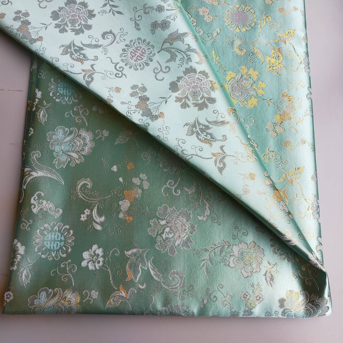 韓国布(チマチョゴリ)ハギレ タン 薄グリーン金 P SILK100% まとめて決済&配送可拍卖