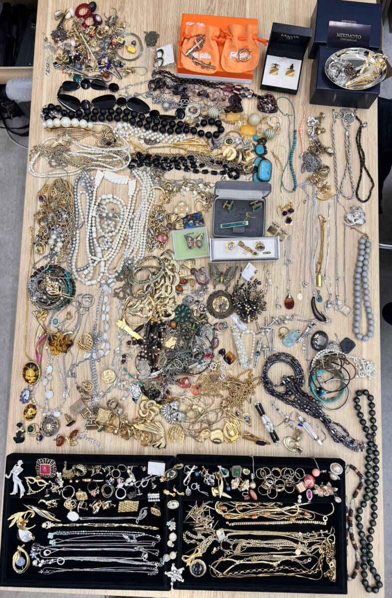 【1円スタート現状販売】アクセサリー大量!おまとめ4,240gセット パールネックレスリングタイピン メッキ/イミテーション/他拍卖