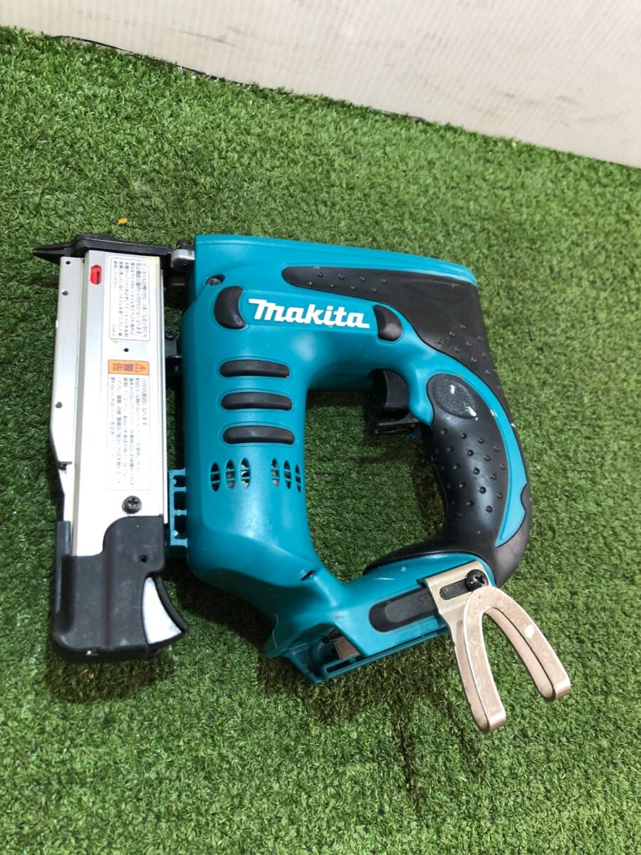 【中古品】makita(マキタ) 35㎜ 14.4V充電式ピンタッカ 本体のみ PT350DZ ITDOGH79KZ0G拍卖